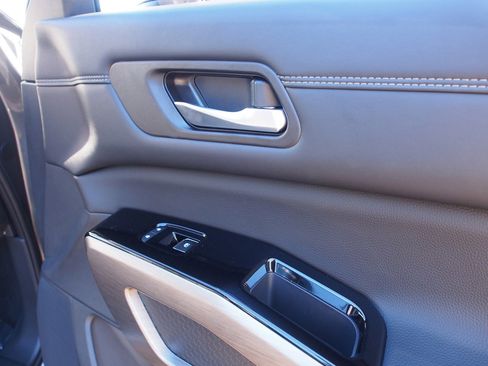 Used 2023 Nissan Pathfinder Platinum w/ Black Appearance Package image 13