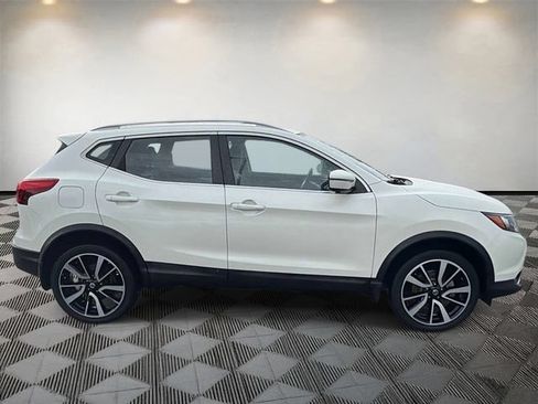Used 2017 Nissan Rogue Sport SL FWD image 4