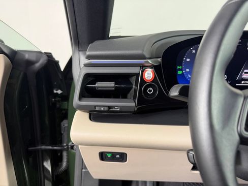 Certified 2025 Porsche Macan Electric RWD image 23
