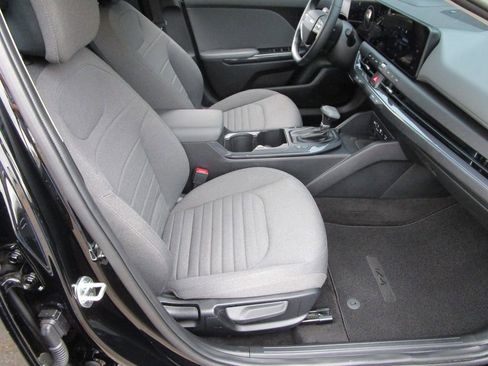 Used 2025 Kia K4 EX image 21
