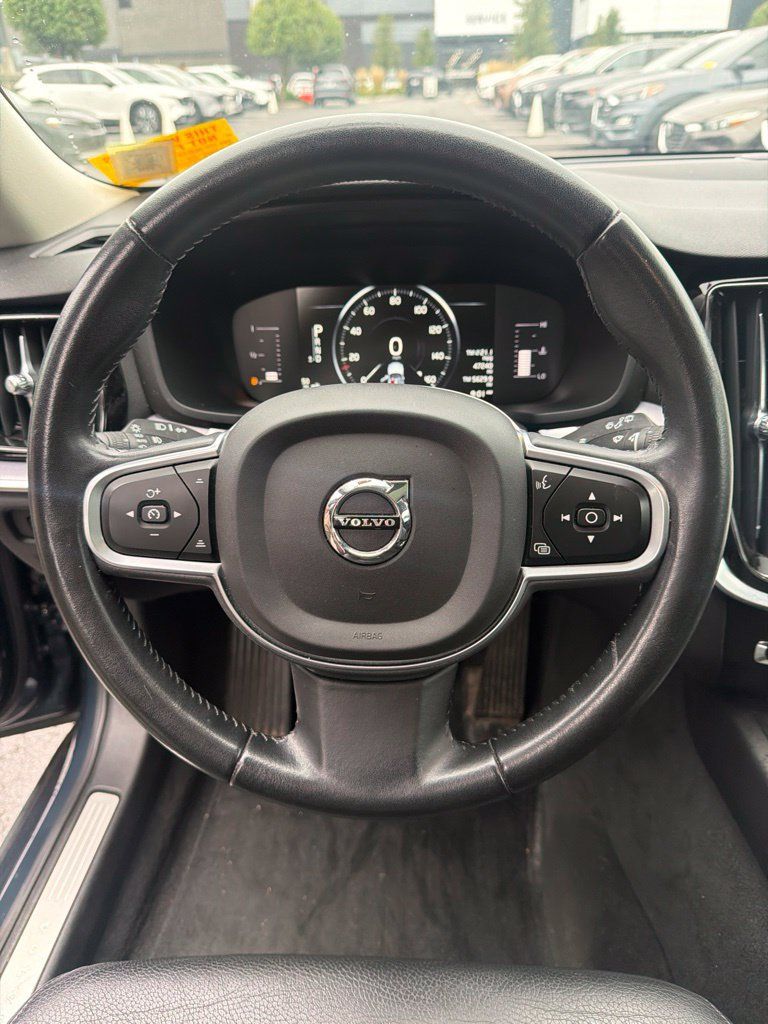Used 2019 Volvo V60 T6 Momentum AWD/4WD image 13