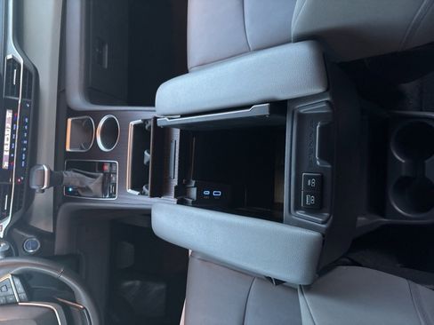 Used 2023 Toyota Sienna XLE image 38