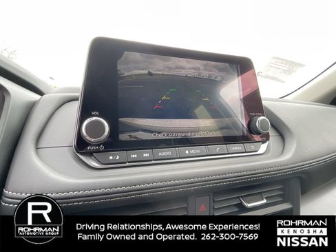 Used 2024 Nissan Rogue SV AWD/4WD image 9