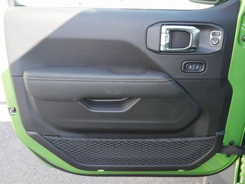 New 2025 Jeep Gladiator High Tide image 14