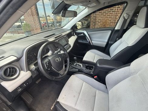 Used 2017 Toyota RAV4 XLE image 18