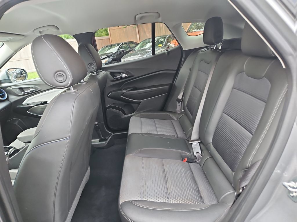 Used 2025 Chevrolet Trax LT FWD image 16