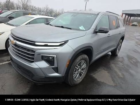 Used 2024 Chevrolet Traverse LT image 1