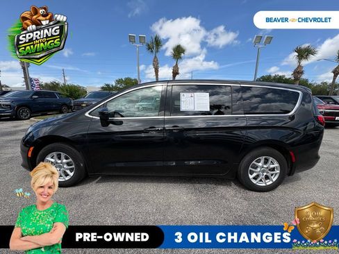Used 2023 Chrysler Voyager LX FWD image 4