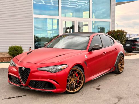 Used 2017 Alfa Romeo Giulia Quadrifoglio RWD image 4