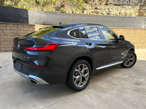 Certified 2025 BMW X4 xDrive30i image 3