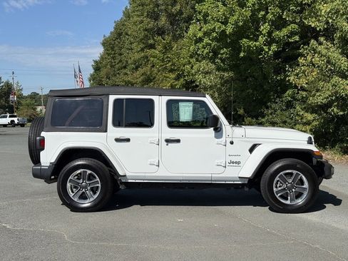 Used 2023 Jeep Wrangler Sahara image 4