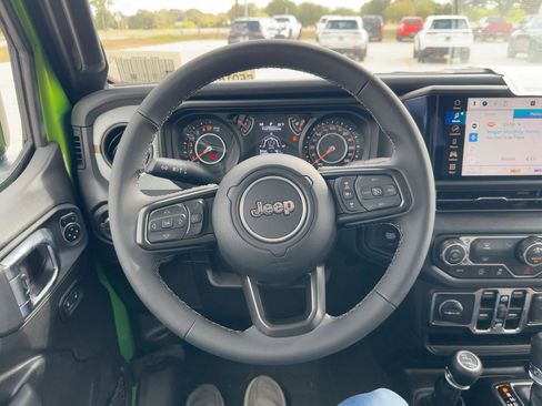 New 2025 Jeep Gladiator Sport AWD/4WD image 15