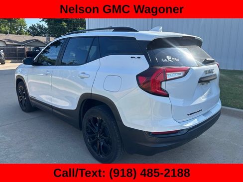 Used 2022 GMC Terrain SLE w/ Driver Convenience Package FWD image 7