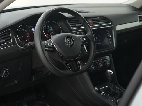 Used 2020 Volkswagen Tiguan SE image 24
