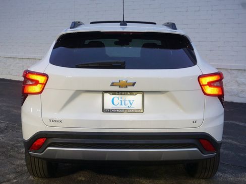 New 2026 Chevrolet Trax LT w/ Sunroof Package image 6