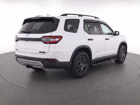 Used 2025 Honda Pilot TrailSport image 5