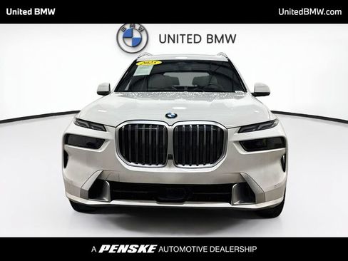 Used 2025 BMW X7 xDrive40i w/ Parking Assistance Package AWD/4WD image 2