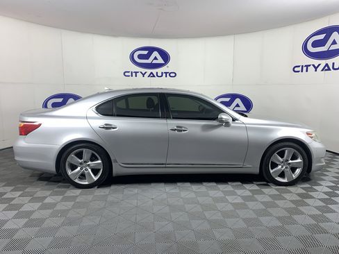 Used 2012 Lexus LS 460 w/ Comfort Pkg image 2
