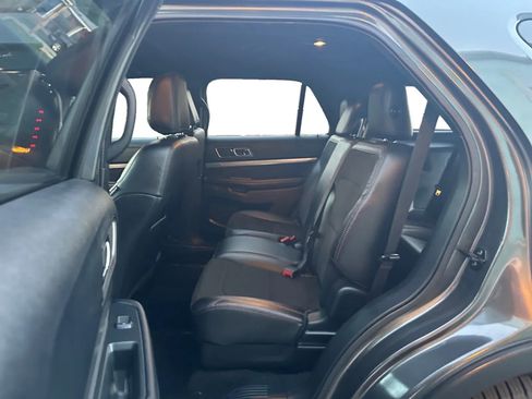 Used 2019 Ford Explorer XLT w/ Equipment Group 202A FWD image 18