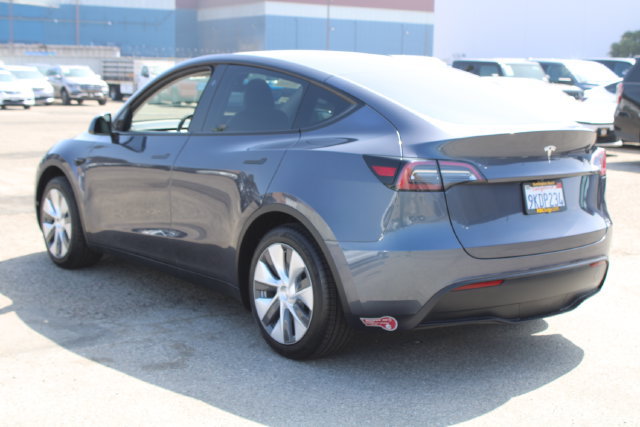 Used 2023 Tesla Model Y 2WD image 6