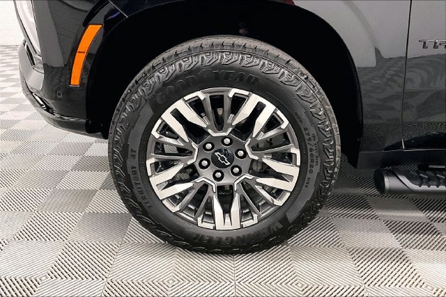 Used 2025 Chevrolet Tahoe Z71 w/ Comfort Package AWD/4WD image 10