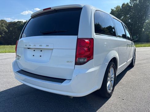 Used 2020 Dodge Grand Caravan SXT FWD image 5