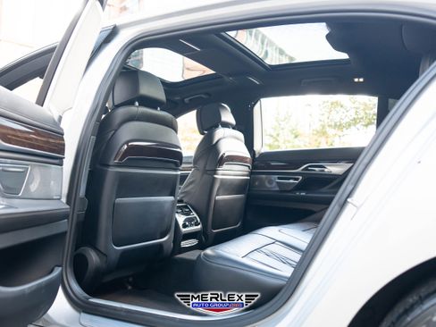 Used 2018 BMW 750i xDrive image 21