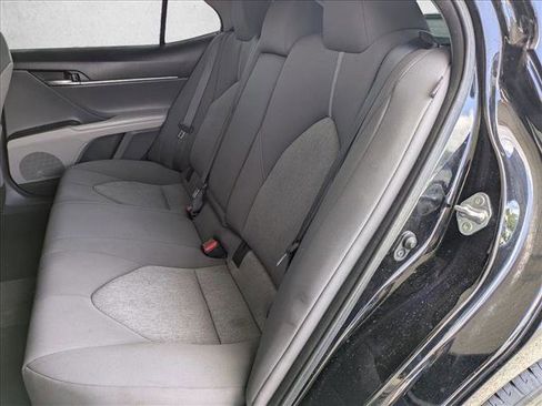 Used 2022 Toyota Camry LE FWD image 18