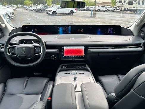 New 2025 Lincoln Navigator L Reserve image 12