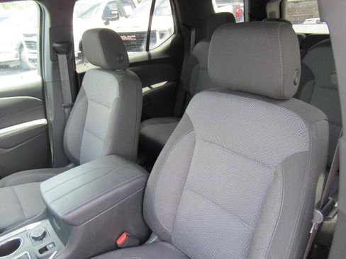Certified 2023 Chevrolet Traverse LT FWD image 17
