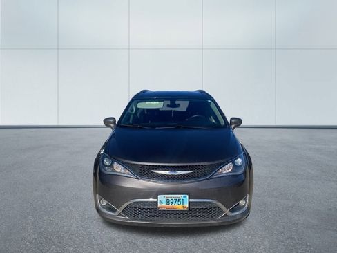 Used 2018 Chrysler Pacifica Touring-L w/ Tire & Wheel Group image 10