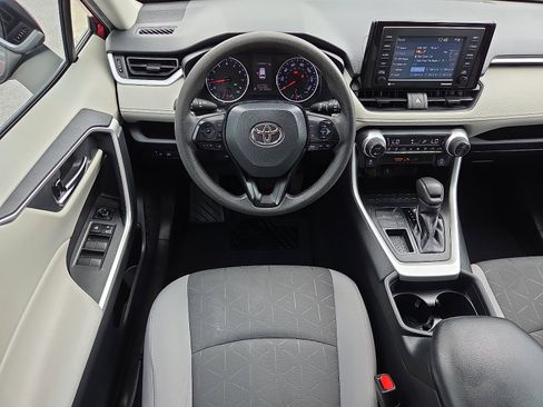 Used 2021 Toyota RAV4 XLE FWD image 11