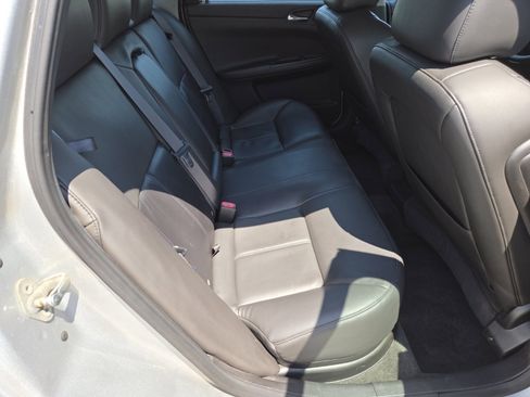 Used 2011 Chevrolet Impala LTZ FWD image 18