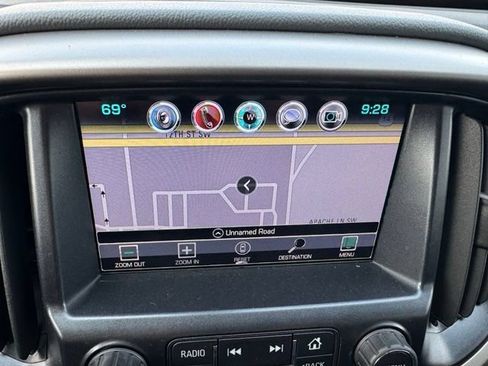 Used 2018 Chevrolet Colorado Z71 AWD/4WD image 3