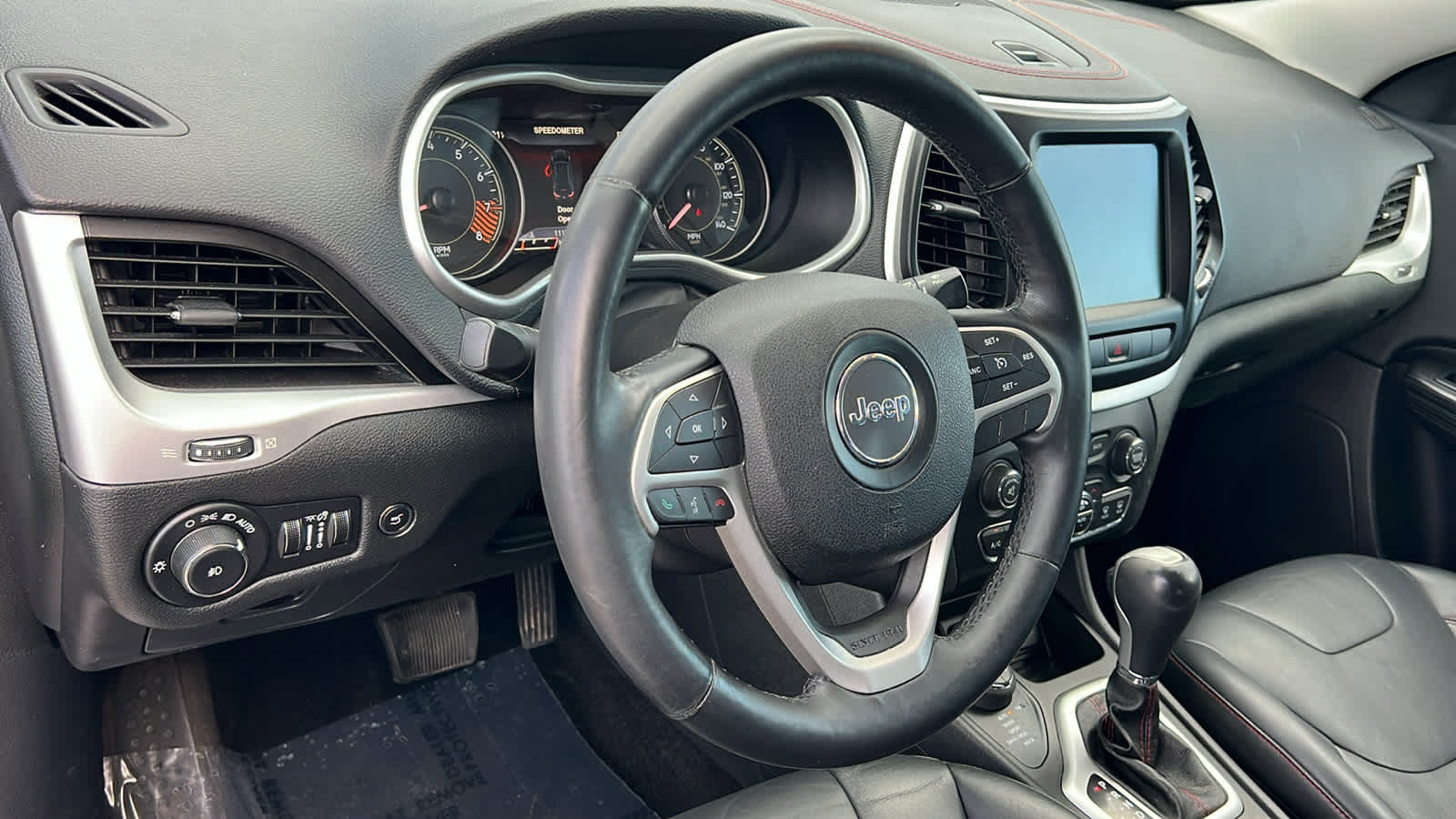 Used 2014 Jeep Cherokee Trailhawk w/ Comfort/Convenience Group AWD/4WD image 10