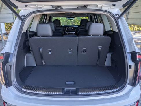 Used 2024 Kia Telluride SX Prestige w/ Towing Package image 12