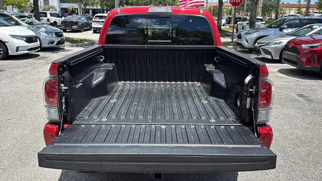Used 2022 Toyota Tacoma TRD Sport w/ Technology Package RWD image 8