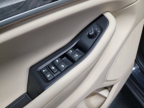 Used 2023 Jeep Grand Cherokee Limited w/ Black Appearance Package AWD/4WD image 14