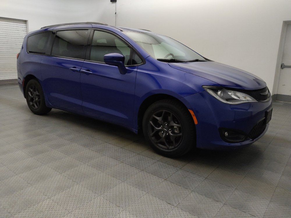 Used 2018 Chrysler Pacifica Touring Plus w/ S Appearance Package FWD image 11