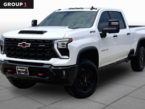 Used 2025 Chevrolet Silverado 2500 ZR2 w/ Technology Package AWD/4WD image 1