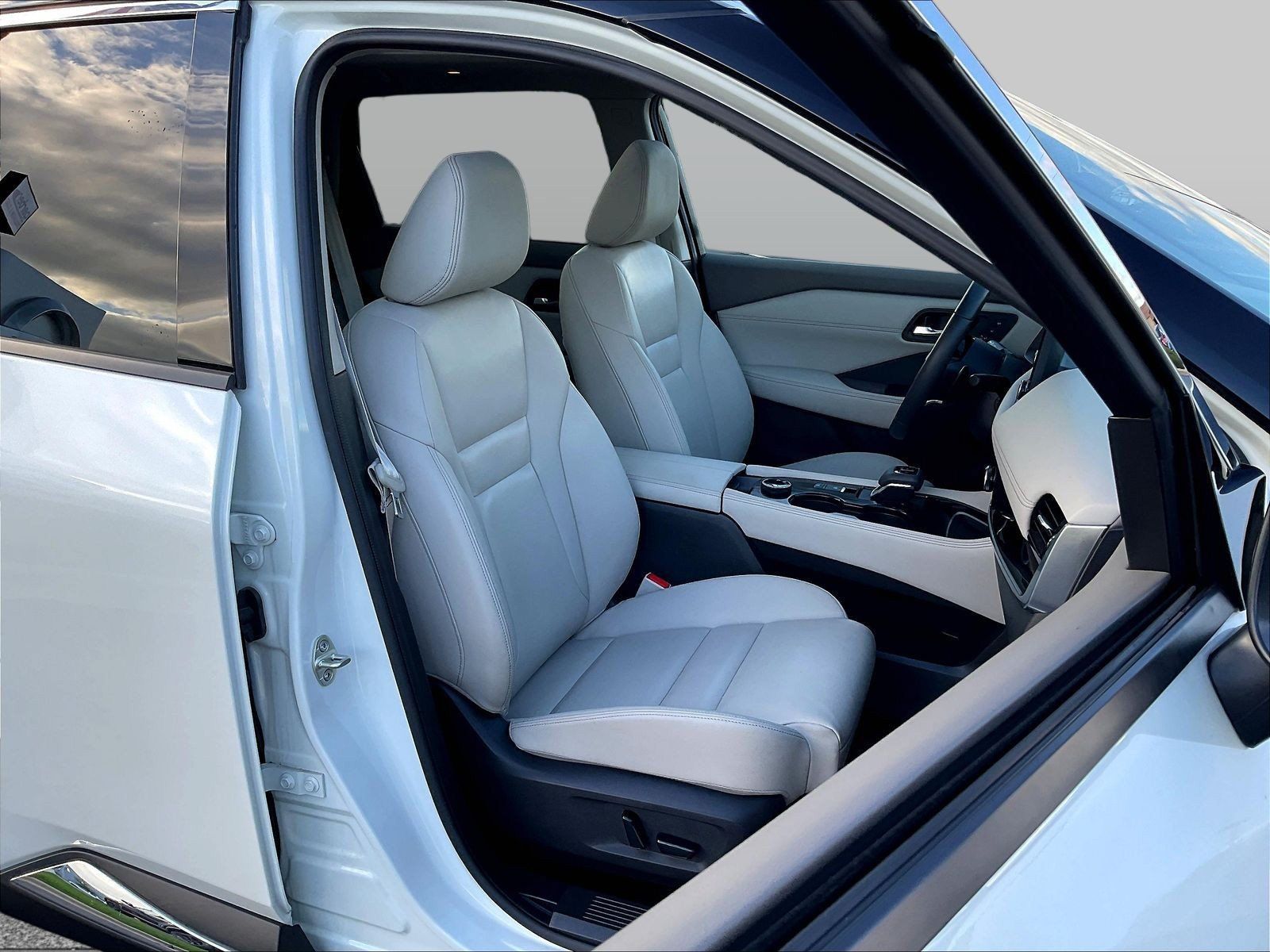 Certified 2023 Nissan Rogue SL w/ SL Premium Package AWD/4WD image 32