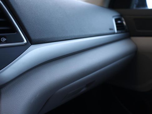 Used 2017 Hyundai Elantra SE image 32