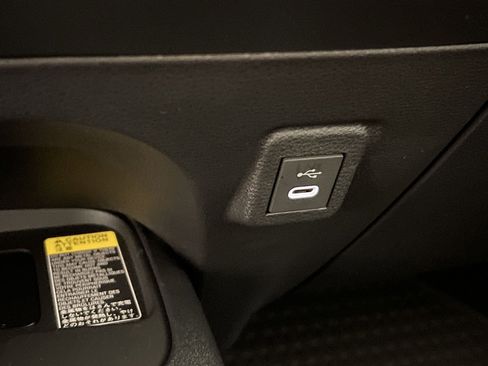 Used 2025 Toyota Corolla LE image 34