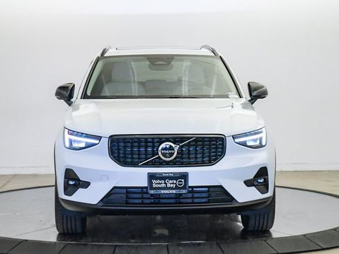 Certified 2026 Volvo XC40 B5 Plus w/ Protection Package Premier image 7