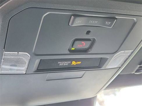 Used 2025 Toyota Tacoma TRD Sport image 17