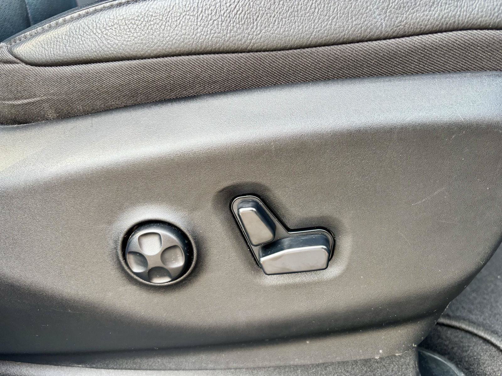 Used 2020 Chrysler Pacifica Touring-L AWD/4WD image 13