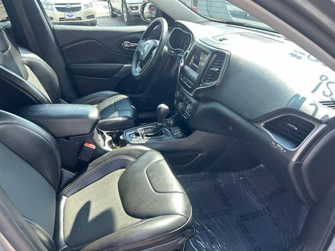 Used 2020 Jeep Cherokee Latitude Plus AWD/4WD image 25