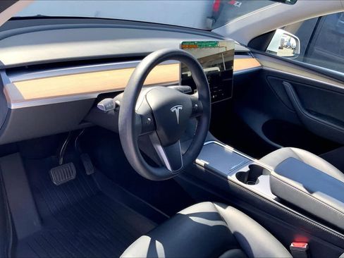 Used 2023 Tesla Model Y Long Range AWD/4WD image 2