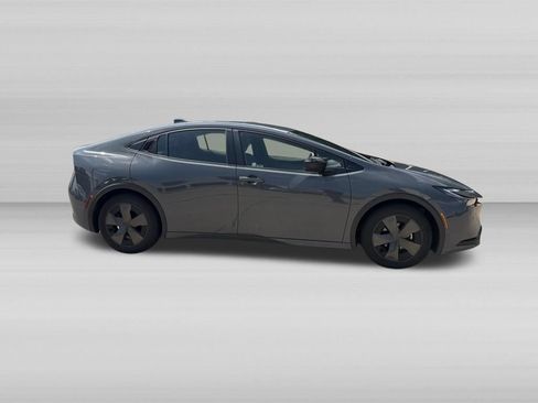 Used 2025 Toyota Prius LE FWD image 3