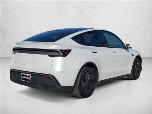 Used 2026 Tesla Model Y 2WD image 5